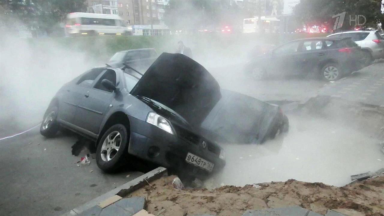 В Самаре авария на теплотрассе привела к провалу грунта
