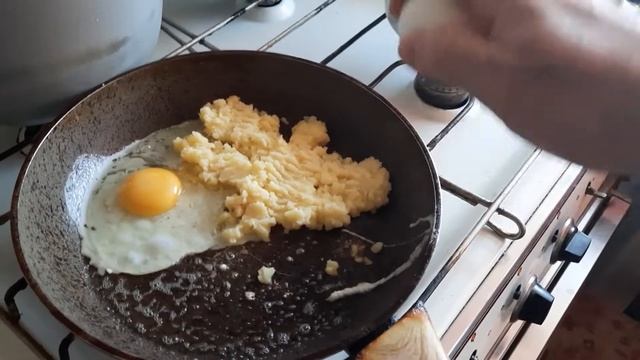 Как разогреть еду на сковороде смотреть онлайн