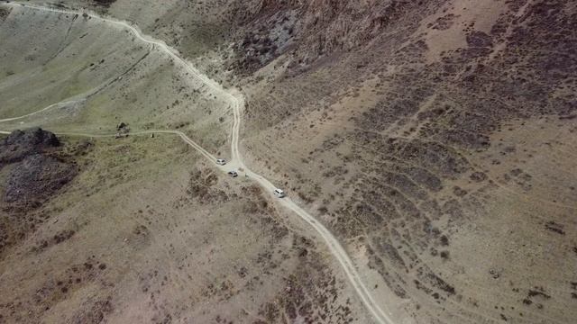 Чибит. Мажойский каскад на реке Чуя. Алтай весной