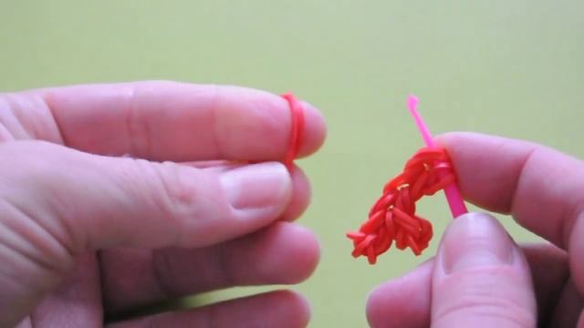 ❤Буква Т из резинок Happy Rainbow Loom. Как плести. Урок №81❤ смотреть онлайн