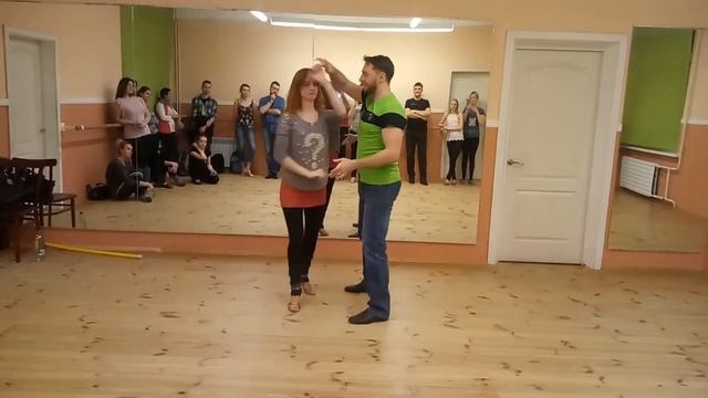 Уроки бачаты. Женские повороты в паре Bachata Sensual