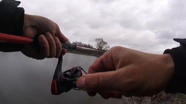 Рыбалка на СПИНИНГ с берега поздней осенью ! смотреть онлайн