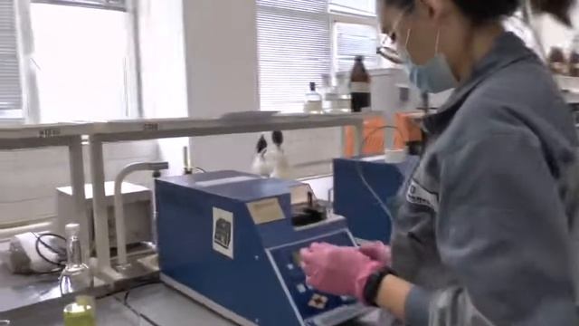 На нефтеперерабатывающих заводах показали, при какой температуре замерзает дизель смотреть онлайн