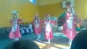 татарский танец девочек из 6 Б класса