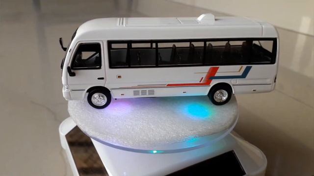 Toyota Coaster Bus Diecast Model 1:64 Scale смотреть онлайн