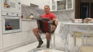 Расцвела сирень черемуха в саду.