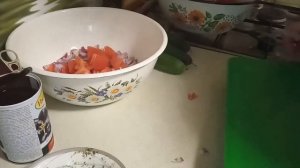 Салат из огурцов помидор с очень вкусной  заправкой
