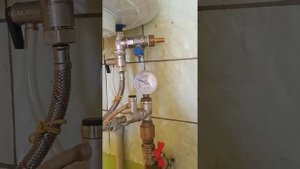 корректное давление обратного осмоса, 3,4 бар значит в магистрали должно быть 5 бар.