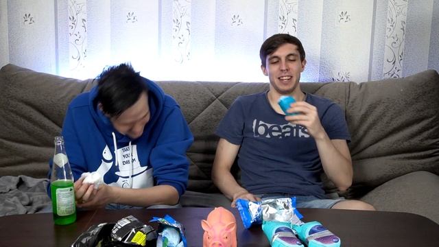 Лизнуть ЧЕРНЫЙ или ГОЛУБОЙ? Лучший маркетинг для пломбира. Обзор мороженного Сила Сибири! смотреть онлайн