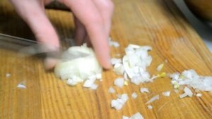 Очень бюджетный салат из квашеной капусты и картофеля