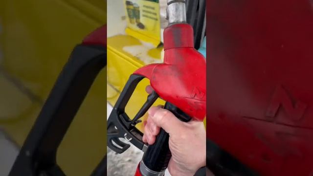 Как заправлять машину