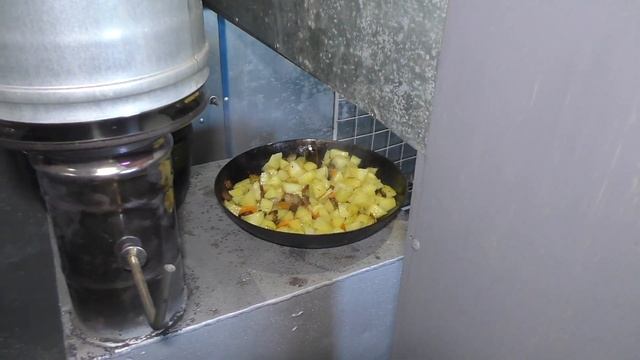 В тайге зимой. Таежная жизнь, таежная изба.