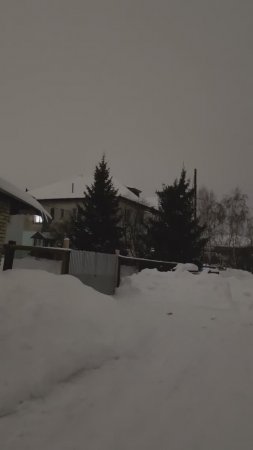 На часах 23:18, а на улице в Каслях необычно светло