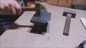 Зеркало с кожаными ремнями. mirror and leather belt