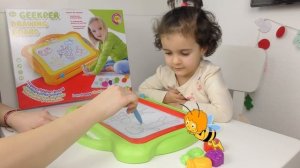 Sara Pretend Playing and Drawing with Kids Painting Magnetic Drawing Board Toy