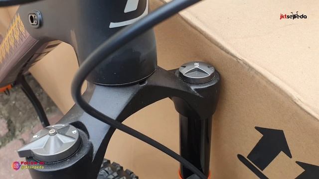 MTB UNITED CLOVIS THE MANDALIKA | EDISI SPESIAL KUTA LOMBOK смотреть онлайн