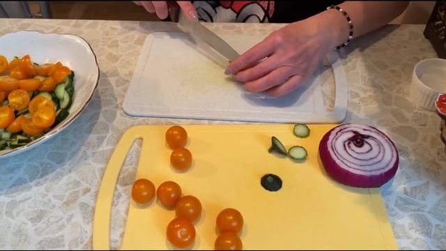 Салат с жареным сыром !!! Пальчики оближешь!!! смотреть онлайн