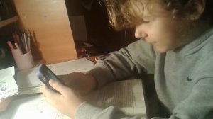 Как дети учат уроки???