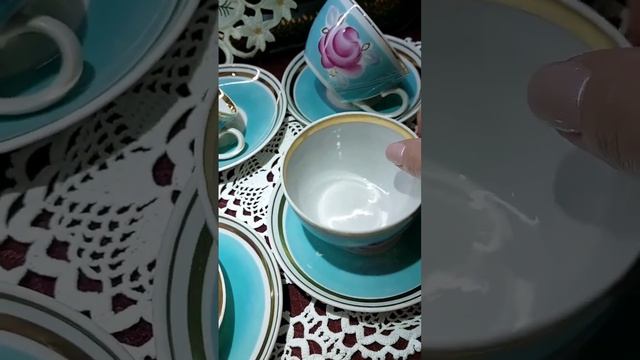 Прекрасные бирюзовые чайные пары Полонського фарфорового завода с росписью в духе Дулёвских подносов смотреть онлайн