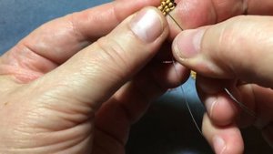 Плоский спиральный жгут Ндебеле. Урок для начинающих.