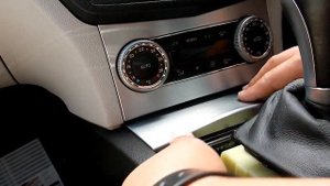 Mercedes-benz W204 06-14 center console trim removal and colour change.