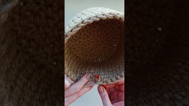 Главный секрет ровных, пышных галочек. Плотный узор для корзины из джута крючком - галочки в раскол смотреть онлайн