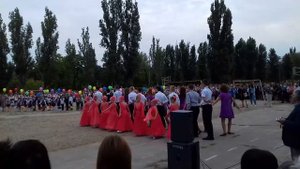 Алиса идёт в первый класс