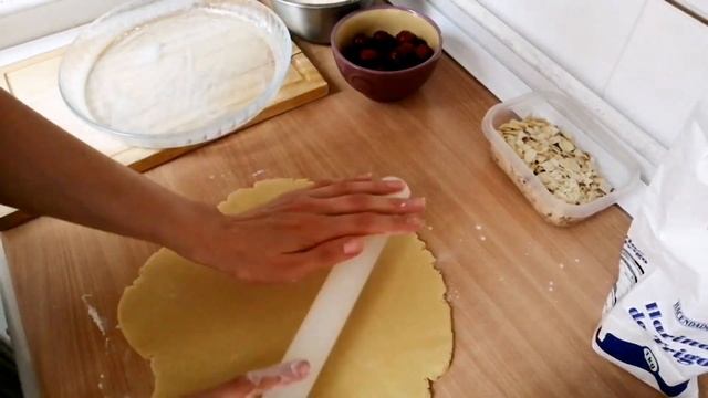 Песочный Пирог с вишней ?. Просто и очень вкусно.