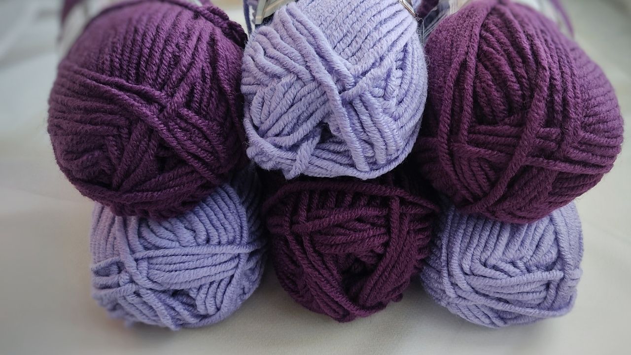 Любимая пряжа для новых шапок и комплектов. Акция "8 Марта" и много скидок в ЯрнХаус. смотреть онлайн