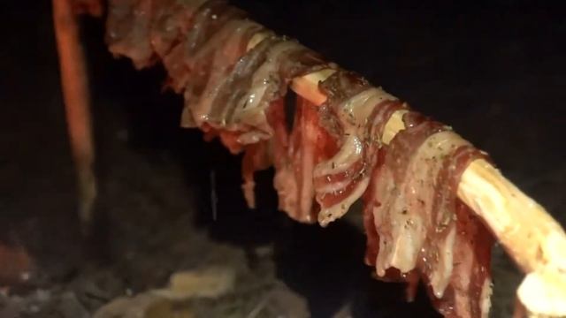 Бекон из мраморной говядины на костре смотреть онлайн