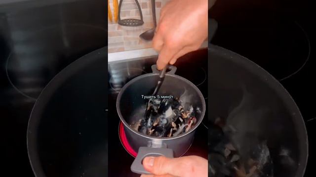 Мидии в сливочно-чесночном соусе#готовимдома #готовимбыстроивкусно #готовимвкусно #готовим #мидии