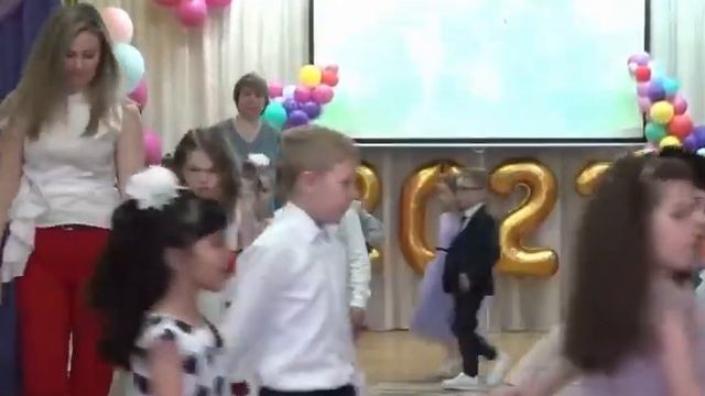 «Первоклашки всюду первоклашки» парный танец на выпускном утреннике смотреть онлайн