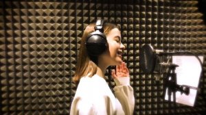 Поёт Анастасия Захарова