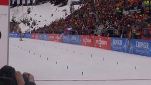 Победный финиш Антона Шипулина с российским флагом в Антхольце