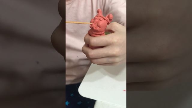 Ксюша сделала чашку-котика из скульптурного пластилина. смотреть онлайн