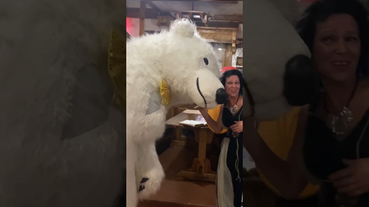 Белый мишка поздравление на юбилей #белыймедведь #белыймишкамосква #большоймишка #юбилей смотреть онлайн