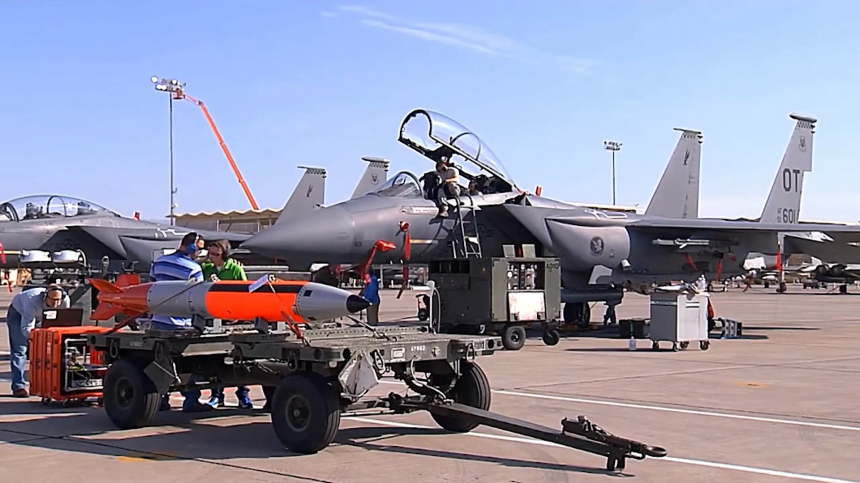 В несколько раз мощнее сброшенной на Хиросиму: зачем США новая бомба