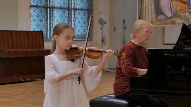 Vivaldi: Violin Concerto in A minor (III. Presto) - Katharina Filimonova смотреть онлайн