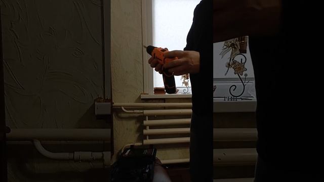 Детальный разбор электроинструмента. Аккумуляторная дрель-шуруповерт "Вихрь" ДА-12Л-2КА.