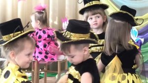 Танец пчёлок. Жу жу жу, маленька бджілка..mp4