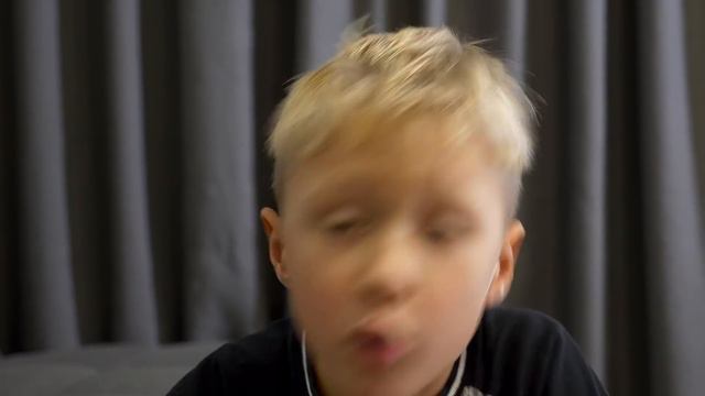 Челлендж пауза! Как дарина ЖУЛЬНИЧАЕТ? скетчи family kids смотреть онлайн