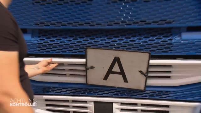 "Sieht RANZIG aus, die KARRE!" 🤨LKW verliert Teile auf Autobahn! | Achtung Kontrolle смотреть онлайн