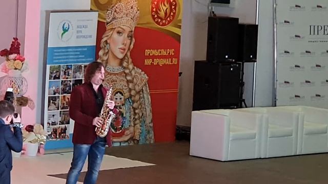 Мелодия дождя... #саксофон #гостиныйдвор Успокаивает очень
