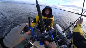 КУМЖА СРЫВАЕТ ФРИКЦИОНЫ. ОСЕННЯЯ РЫБАЛКА НА СЕВЕРЕ КАРЕЛИИ.ОКТЯБРЬ 2021.ЧАСТЬ 2