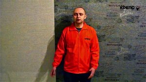 Чем лучше замазать щели между бетоном и гвл или деревом
