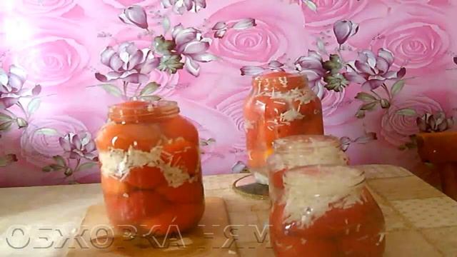 Самая простая и вкусная закуска - помидоры с чесноком.  Просто и быстро и очень вкусно.
