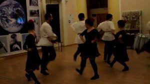 Кавказцы танцуют русский народный танец