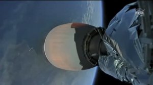 Ступень ракеты Илона Маска. Выполнила миссию и возвращается на Землю.