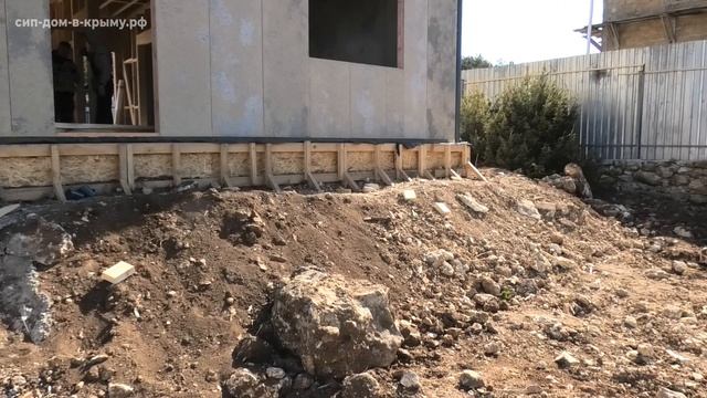 СИП дом в Севастополе 96 мкв. Фундамент на склоне и на ровном участке, сравнение цен. Конструктив.