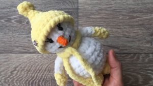 Снеговик крючком . Из плюшевой пряжи. Часть 2